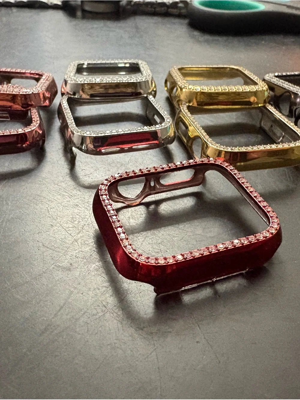Apple Watch SE (2nd Gen). 40mm. With bands and bezel covers